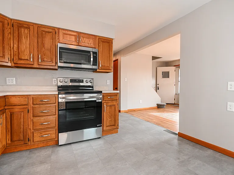 406 Irwin Ln — Photo 17