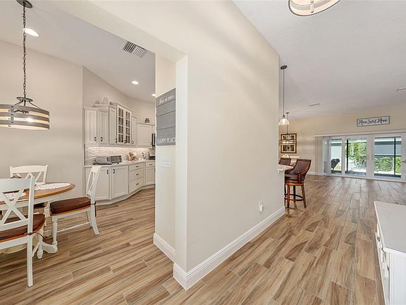 4th image of 595 Randall Rd