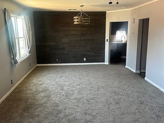 3rd image of 408 W Arapaho Ave