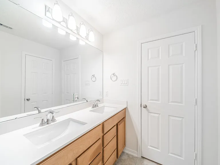 27618 Mesabe Dr — Photo 10