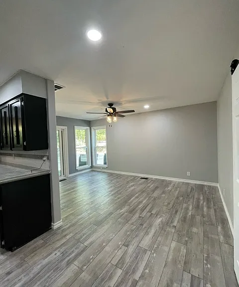 106 Oak Hills Dr — Photo 2