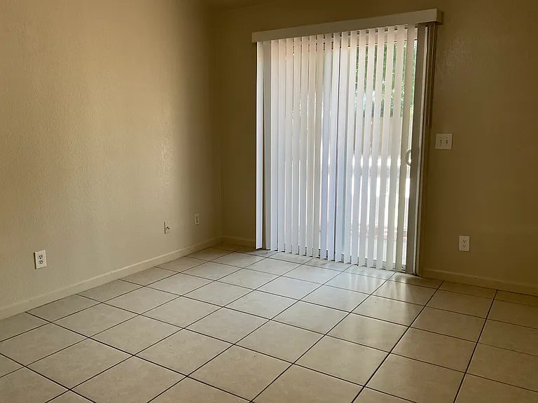 2041 Thompson Ave — Photo 17