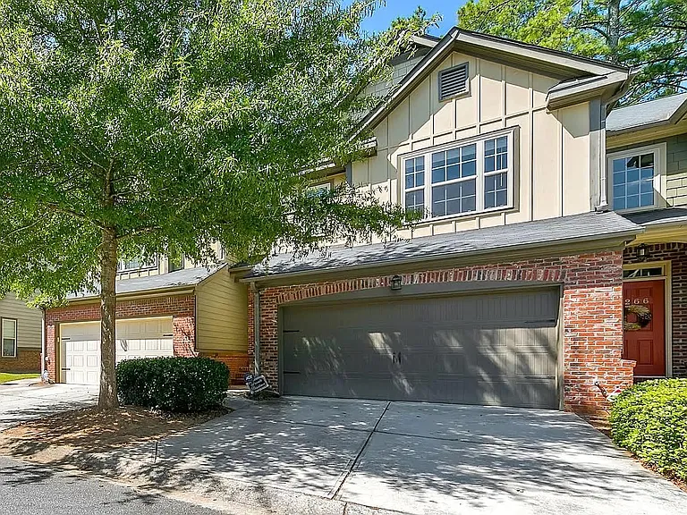 1272 Houndslake Dr — Photo 8