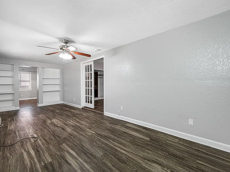 705 W Bay St — Photo 22