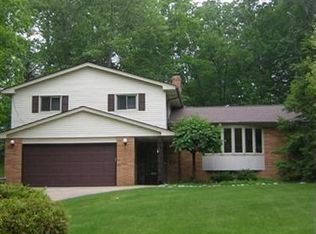 4566 Oakridge Dr, North Royalton, OH 44133