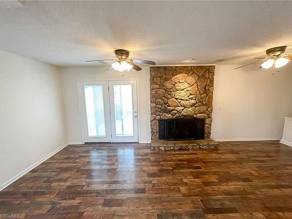 2nd image of 2202 Huntington Rd Unit F1