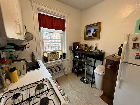 3rd image of 126 Warren Ave #15