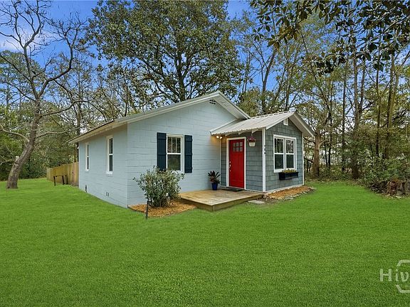 3rd image of 704 Lexington Avenue