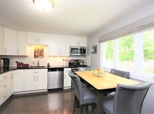 300 Douglas Rd, Lowell, MA 01852