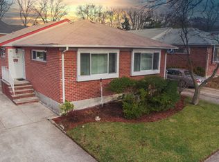 224-23 76th Rd, Flushing, NY 11364