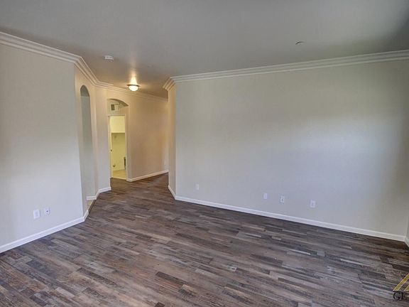 3rd image of 411 Dagenham Ct