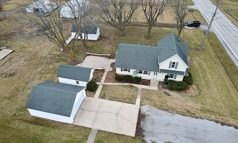 308 W 3rd St, Kinmundy, IL 62880 Zillow