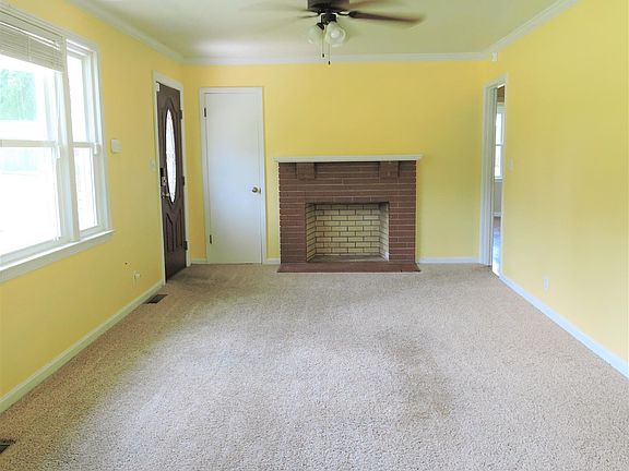 5th image of 212 W Meadow Dr
