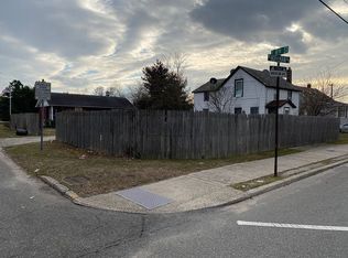 249 W Hoffman Ave, Lindenhurst, NY 11757