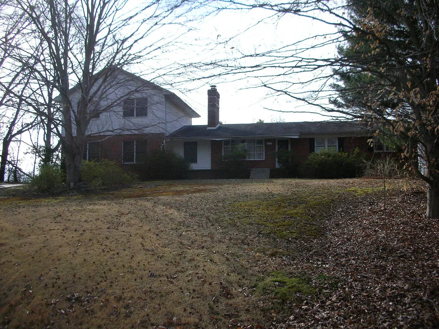 6 bed, 2368 sqft, $800 — Photo 2