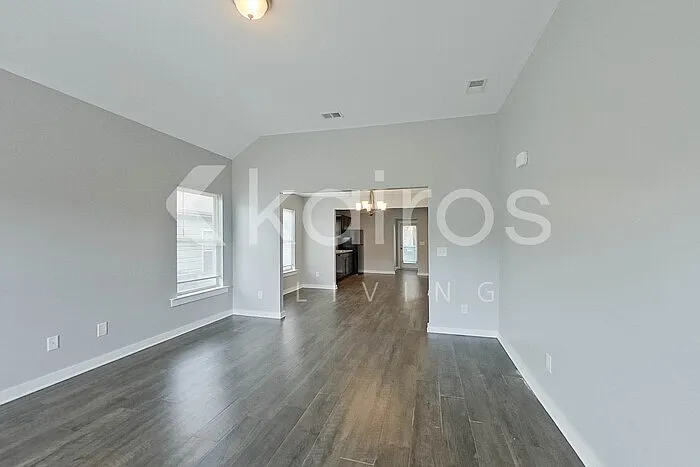 3 bed, 2.0 bath, 1343 sqft, $1,545 — Photo 4