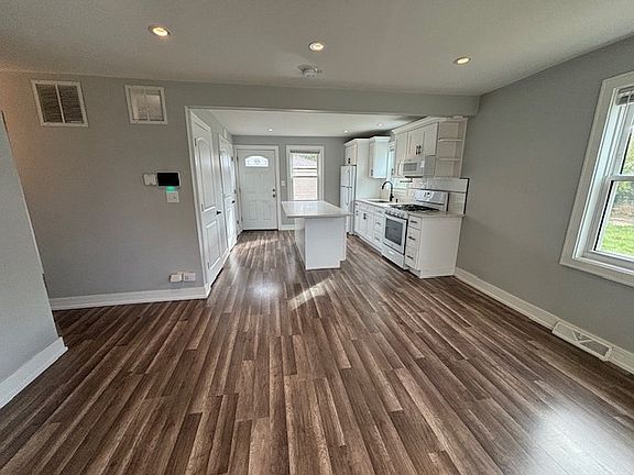 3rd image of 7031 W 72nd Pl