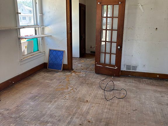 2nd image of 815 Logan Ave