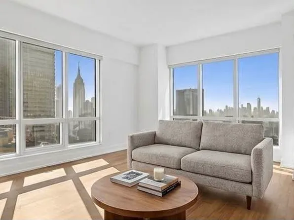 350 W 42nd St, New York, NY