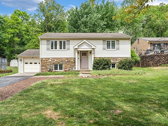 2nd image of 1602 Glenwood Cir SE