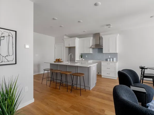 267 Old Colony #201, Boston, MA 02127