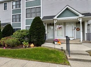 100 Heritage Ln #100, Hamburg, NJ 07419