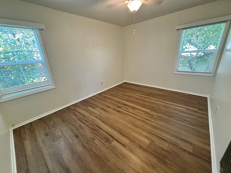 8112 Taylor St — Photo 11
