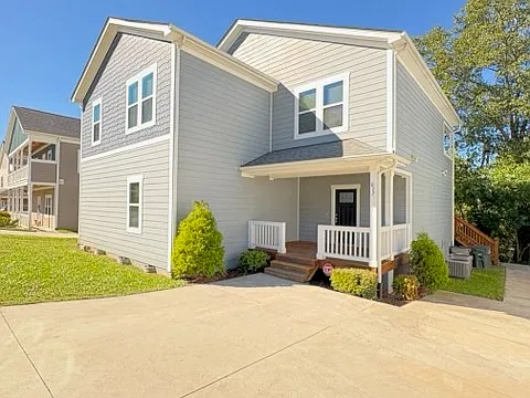 5 bed, 3.5 bath, 2882 sqft, $2,100 — Photo 3