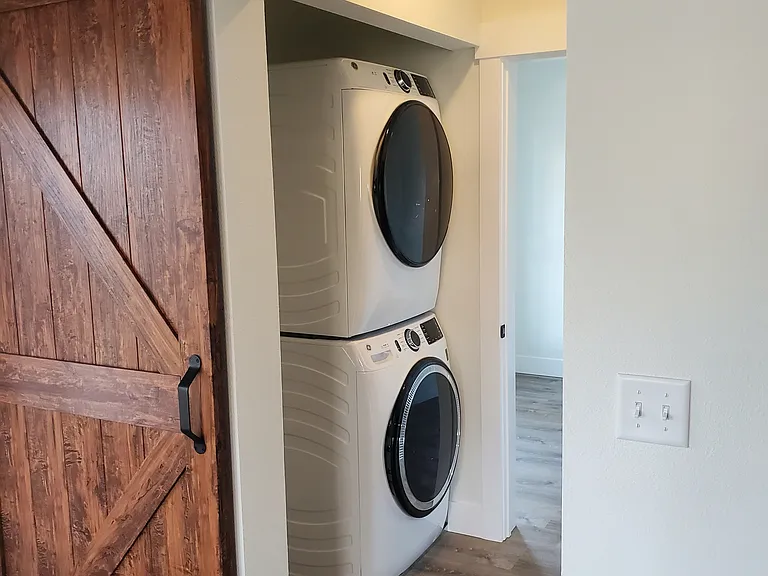 600 W University Way #101 — Photo 5