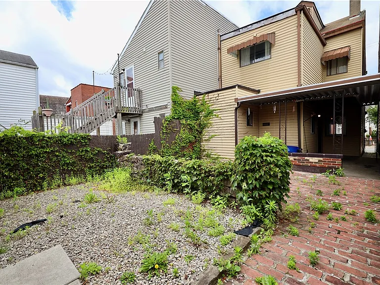 425 Pearl St — Photo 26