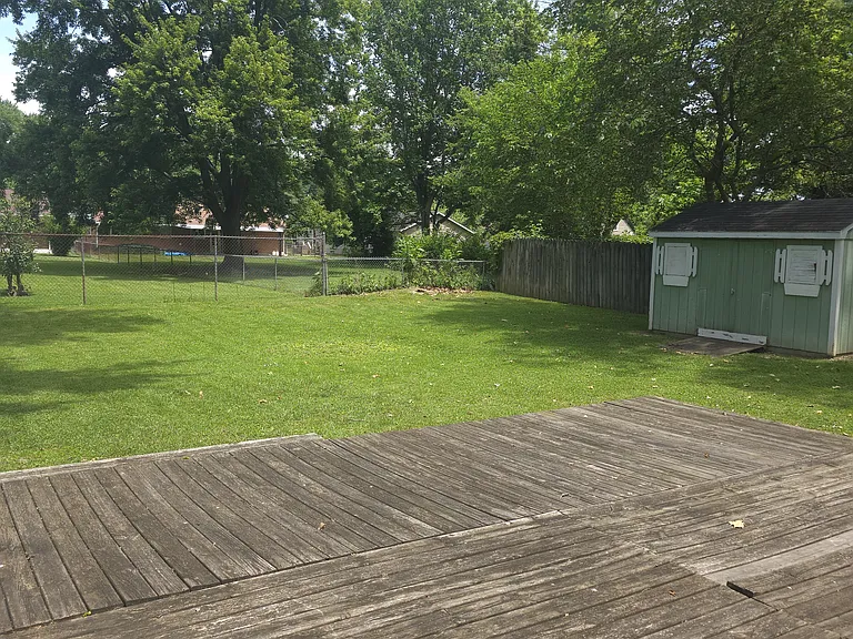 110 Elmwood Dr — Photo 4