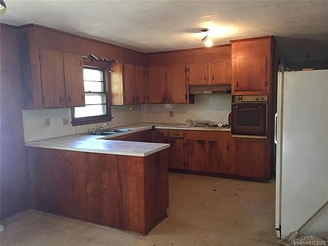2nd image of 525 N Miller Ave