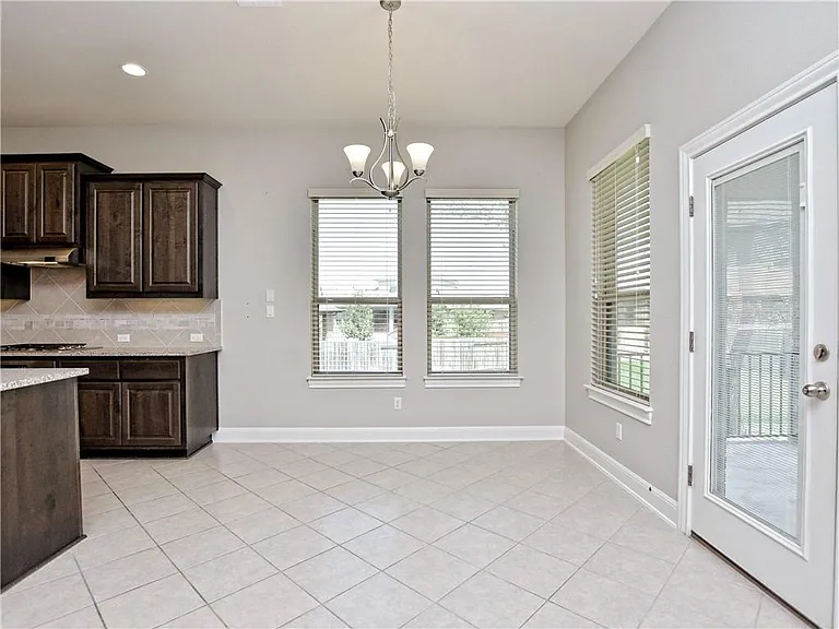2208 Legend Hill Dr — Photo 11
