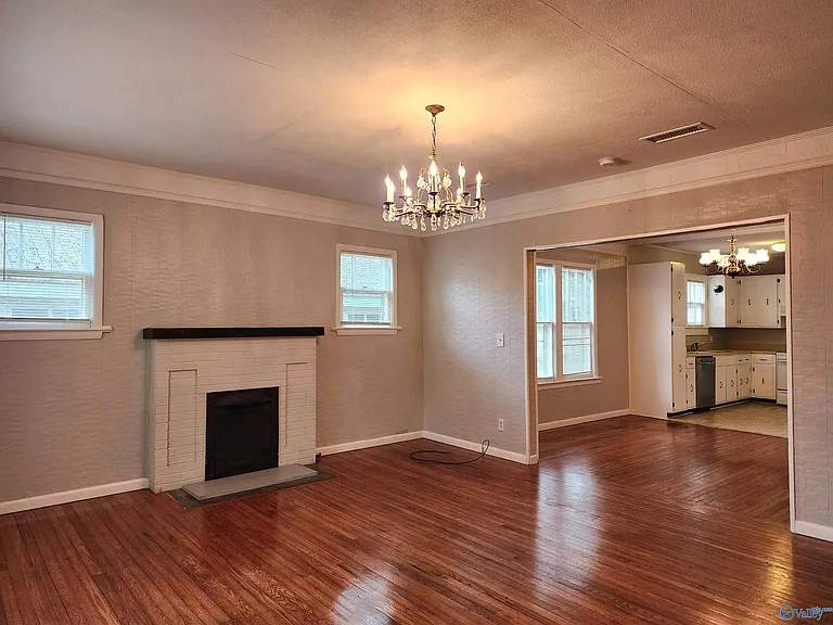 721 S Market St — Photo 3