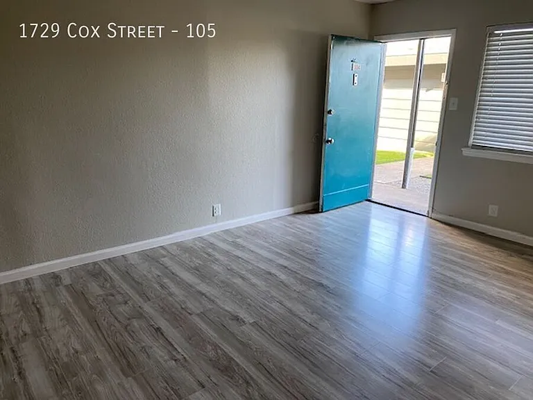 1729 Cox St — Photo 671