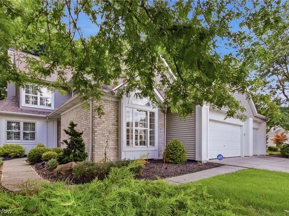 3743 Camden Ct #27, Westlake, OH 44145