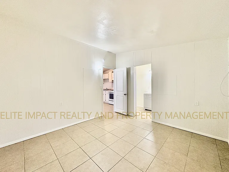 2460 N Treat Ave — Photo 6