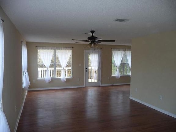 4th image of 923 Lajolla Ln