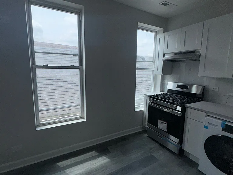 1626 S Throop St #3F — Photo 2