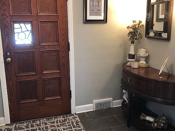 Front spacious foyer