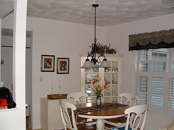 Sunny Dining area