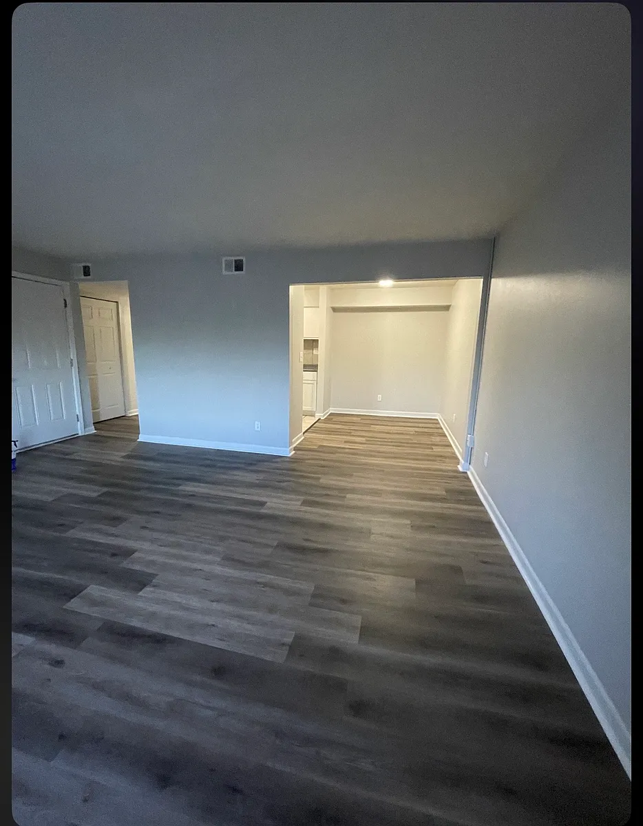 Building Photo - 204 Marshall Ave #11
