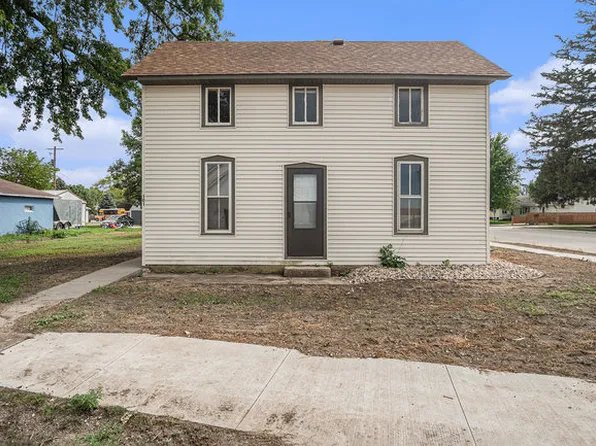 101 E 1st St, Marion, SD 57043