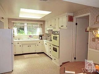 5th image of 2676 Theresa St