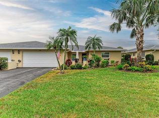 7061 W Country Club Dr N, Sarasota, FL 34243