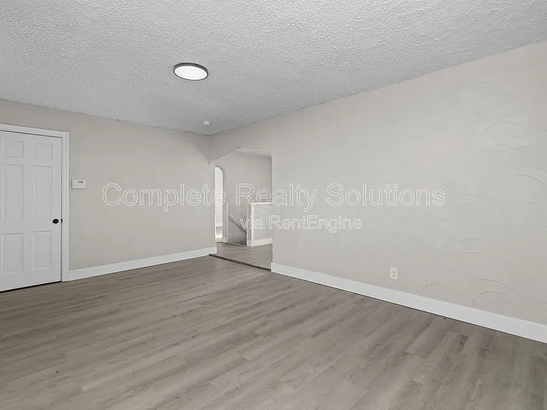 2056 Coleridge Dr — Photo 13