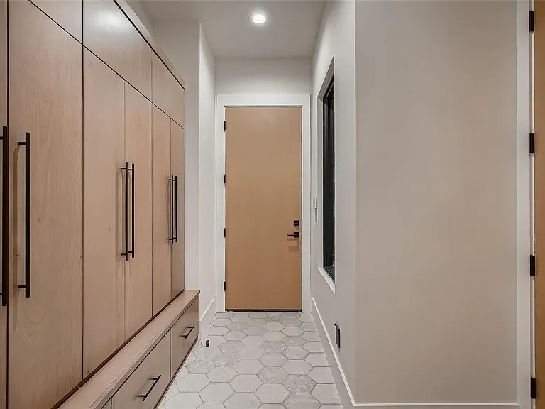 6412 Lantern View Dr — Photo 18