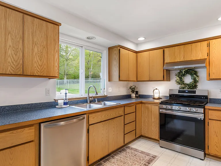 1257 Russell Dr — Photo 11