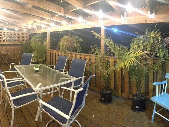 15 Whalers Path, Baiting Hollow, NY 11933