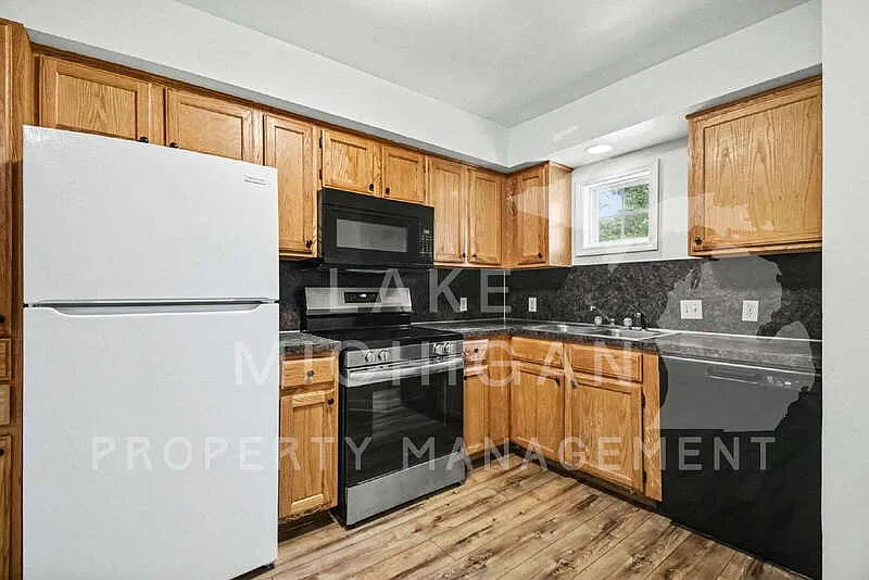 3 bed, 2.5 bath, 1149 sqft, $1,895 — Photo 2